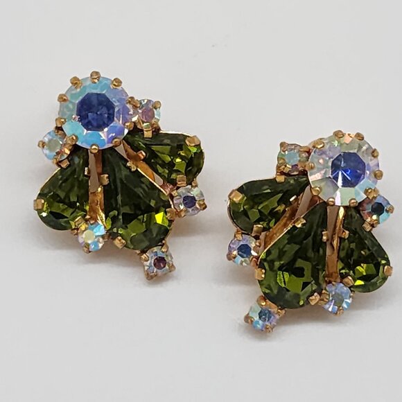 Vintage Austrian Rhinestone Clip-on Earrings on Gold Tone Metal Green and Irides - Picture 15 of 15